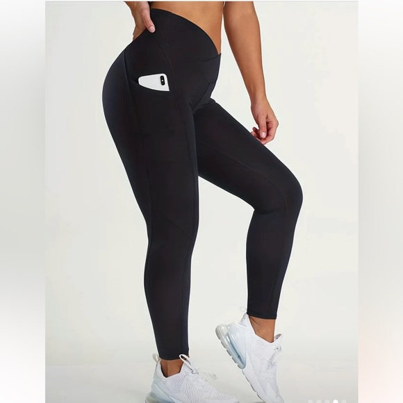 NEW V waist black pocketed yoga stretch pants - Picture 7 of 9